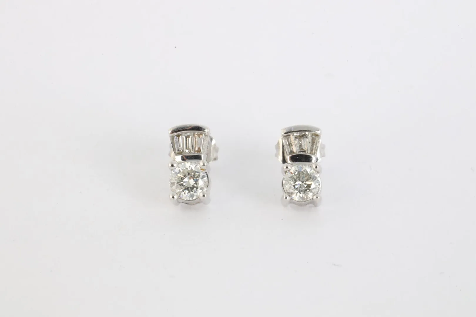 14k White Gold Earrings with 1.00tcw Diamonds (2.78g.)