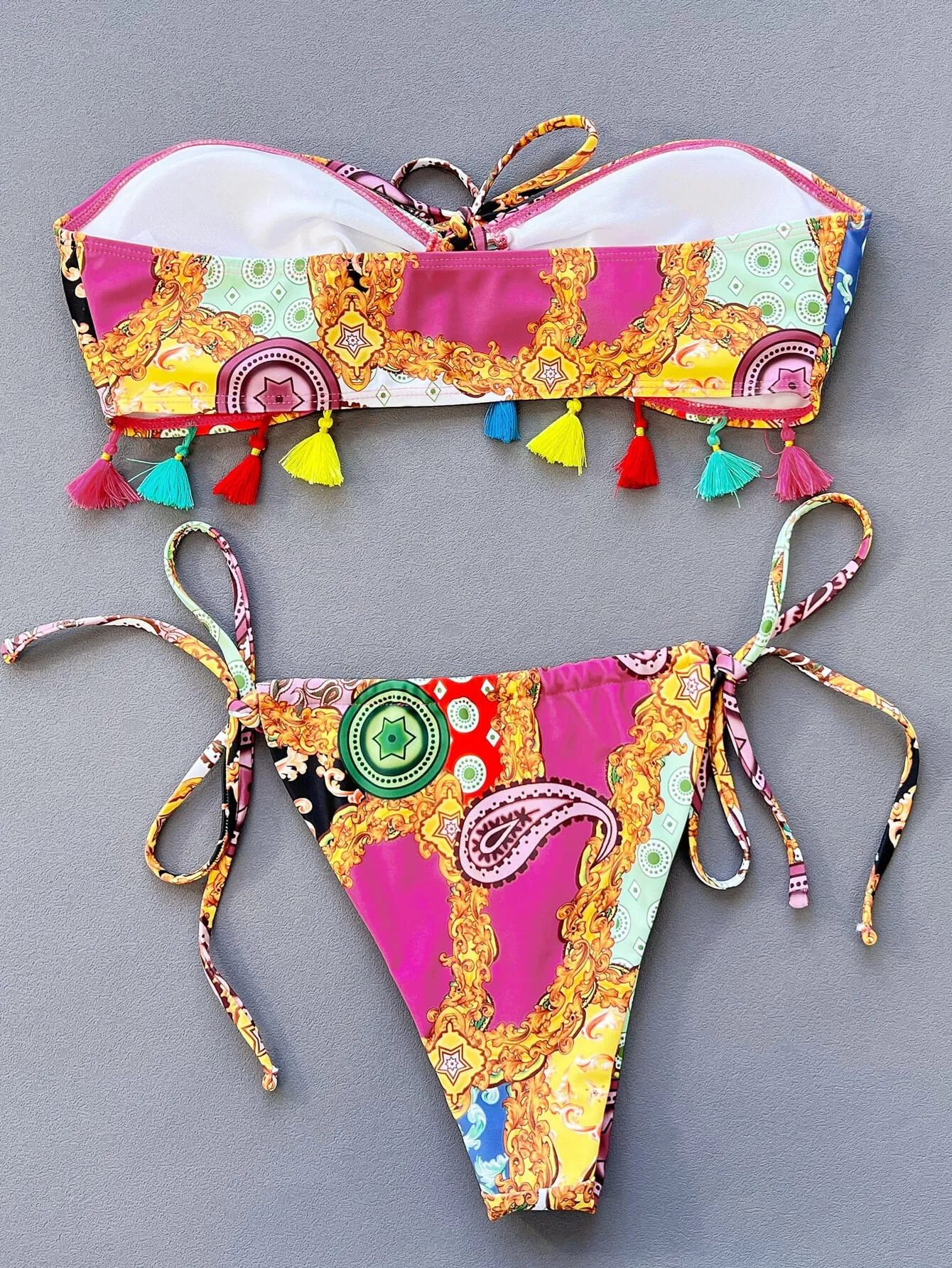 Bedrucktes, trägerloses Bikini-Set zum Binden