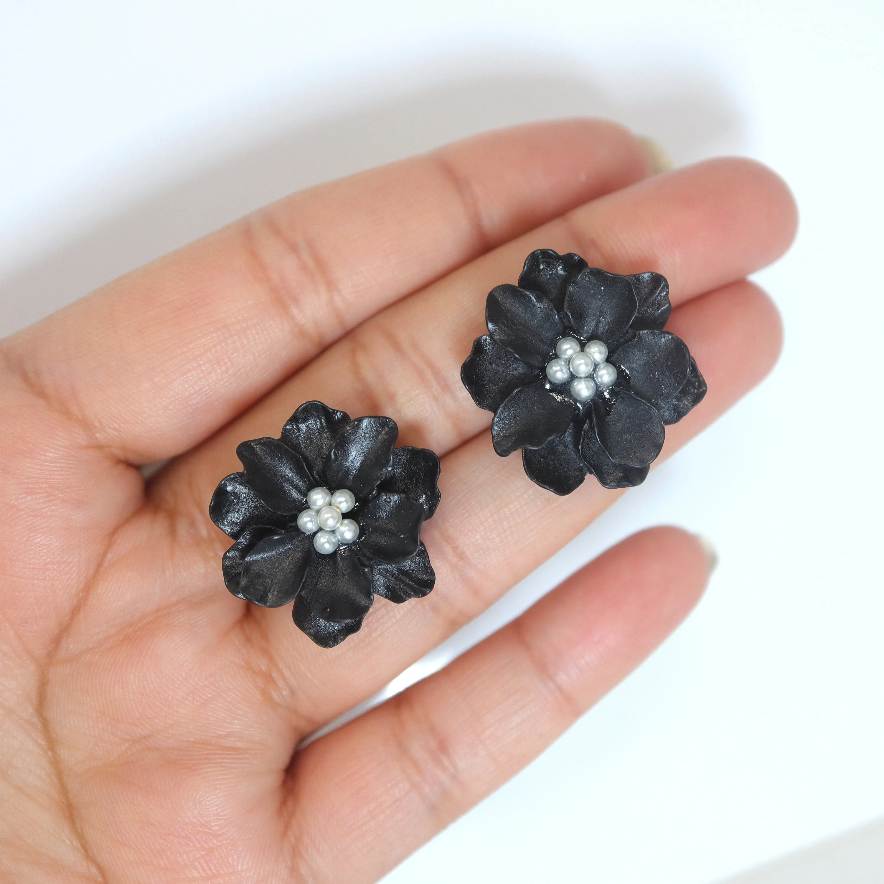 Black Flower Pearl Earrings, Bridal Jewelry, Bridal Stud Earrings, Bridal Earrings, Statement Earrings, Bridesmaid Earring.