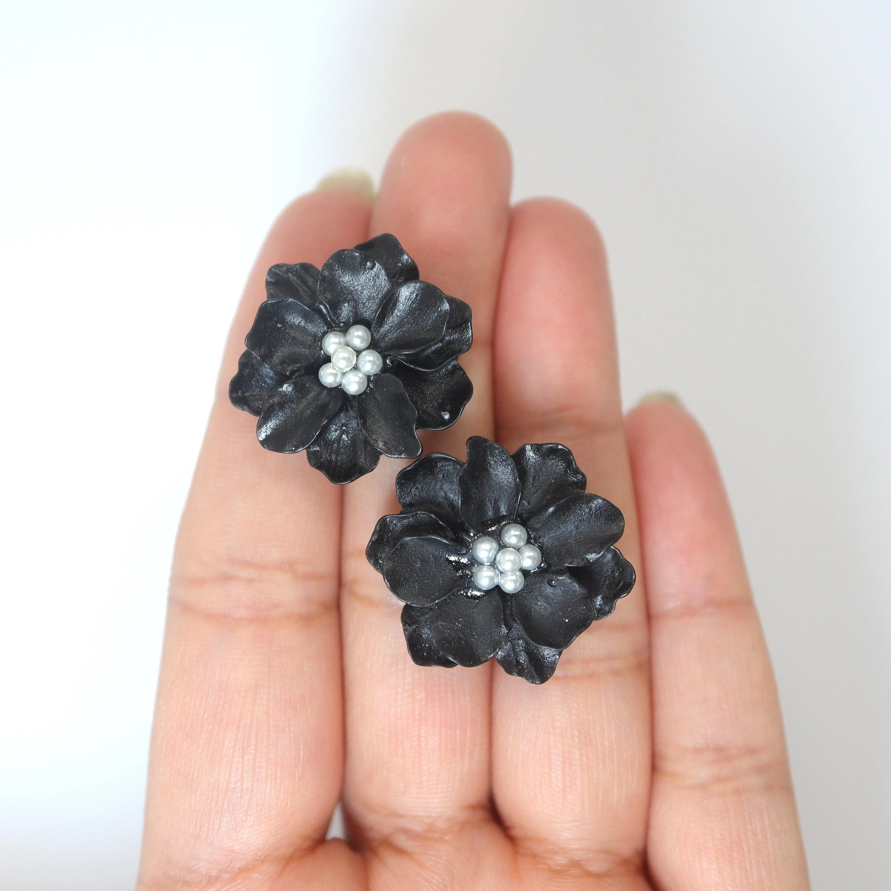 Black Flower Pearl Earrings, Bridal Jewelry, Bridal Stud Earrings, Bridal Earrings, Statement Earrings, Bridesmaid Earring.