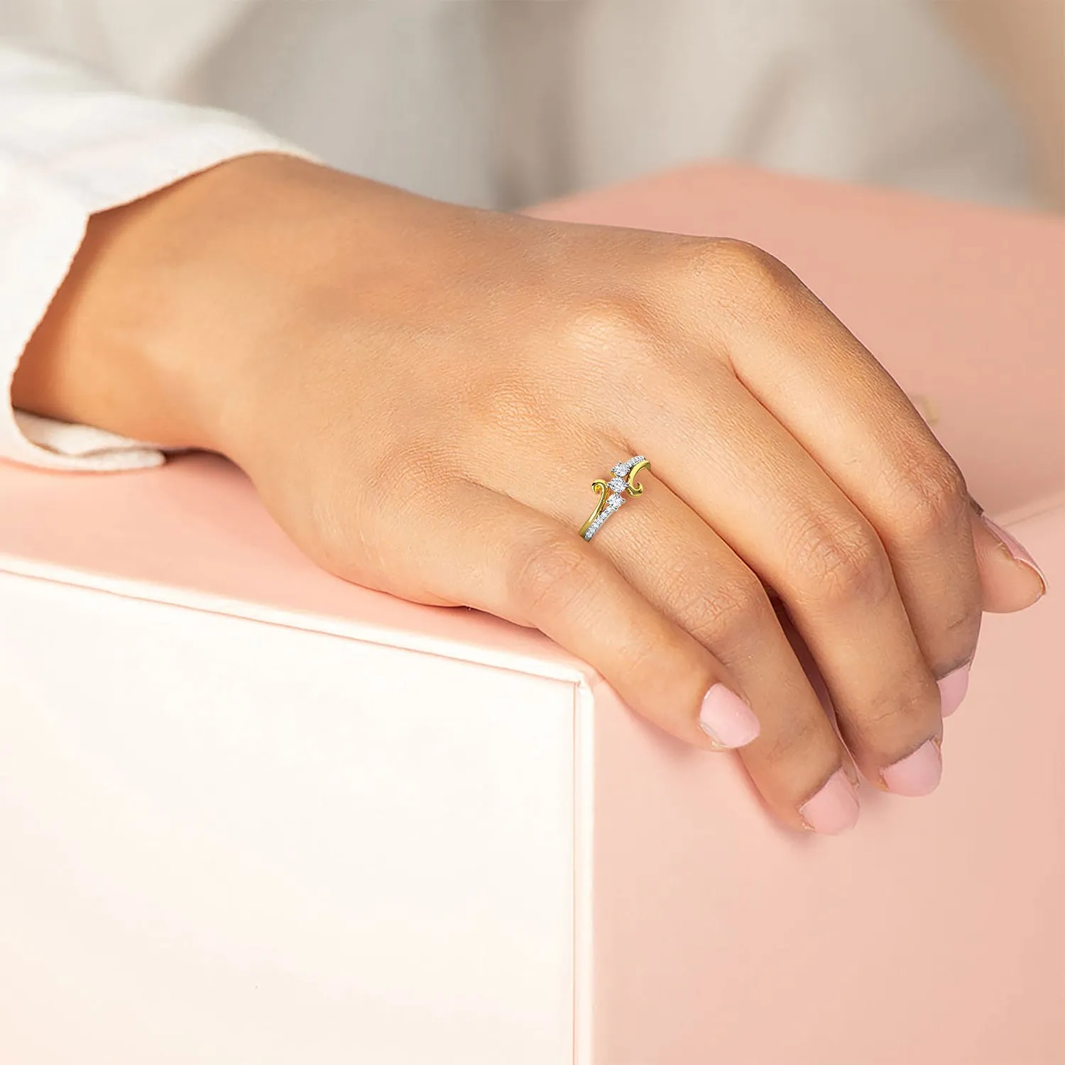 Clara Curve Ring