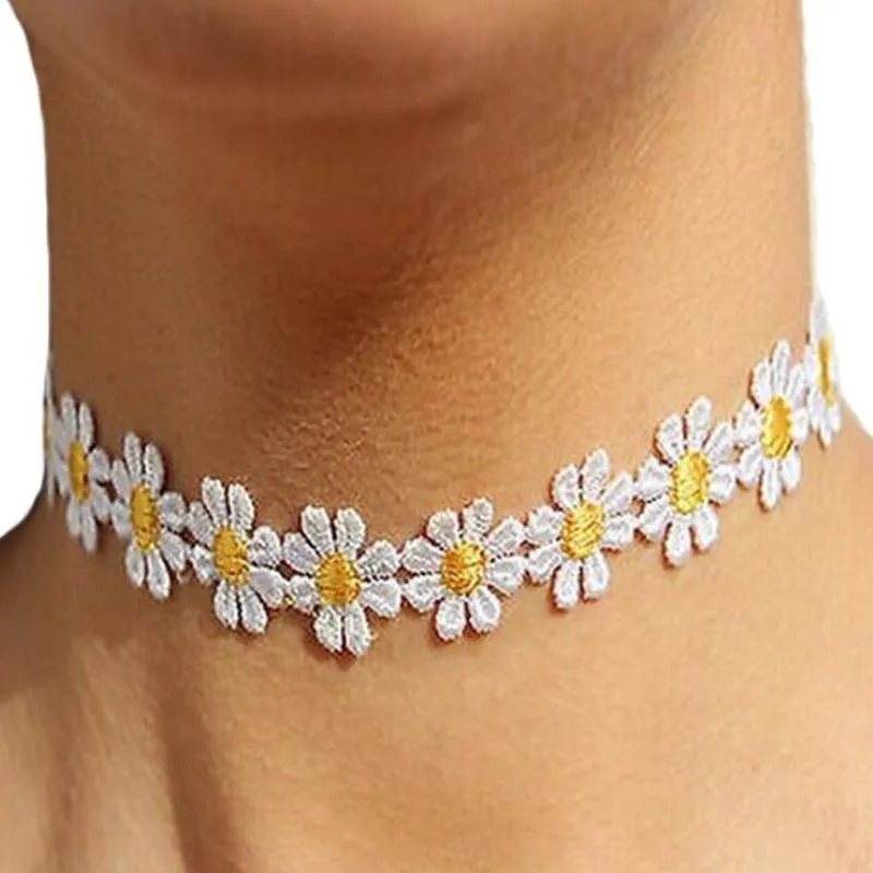 Daisy Days of Summer Choker Necklace