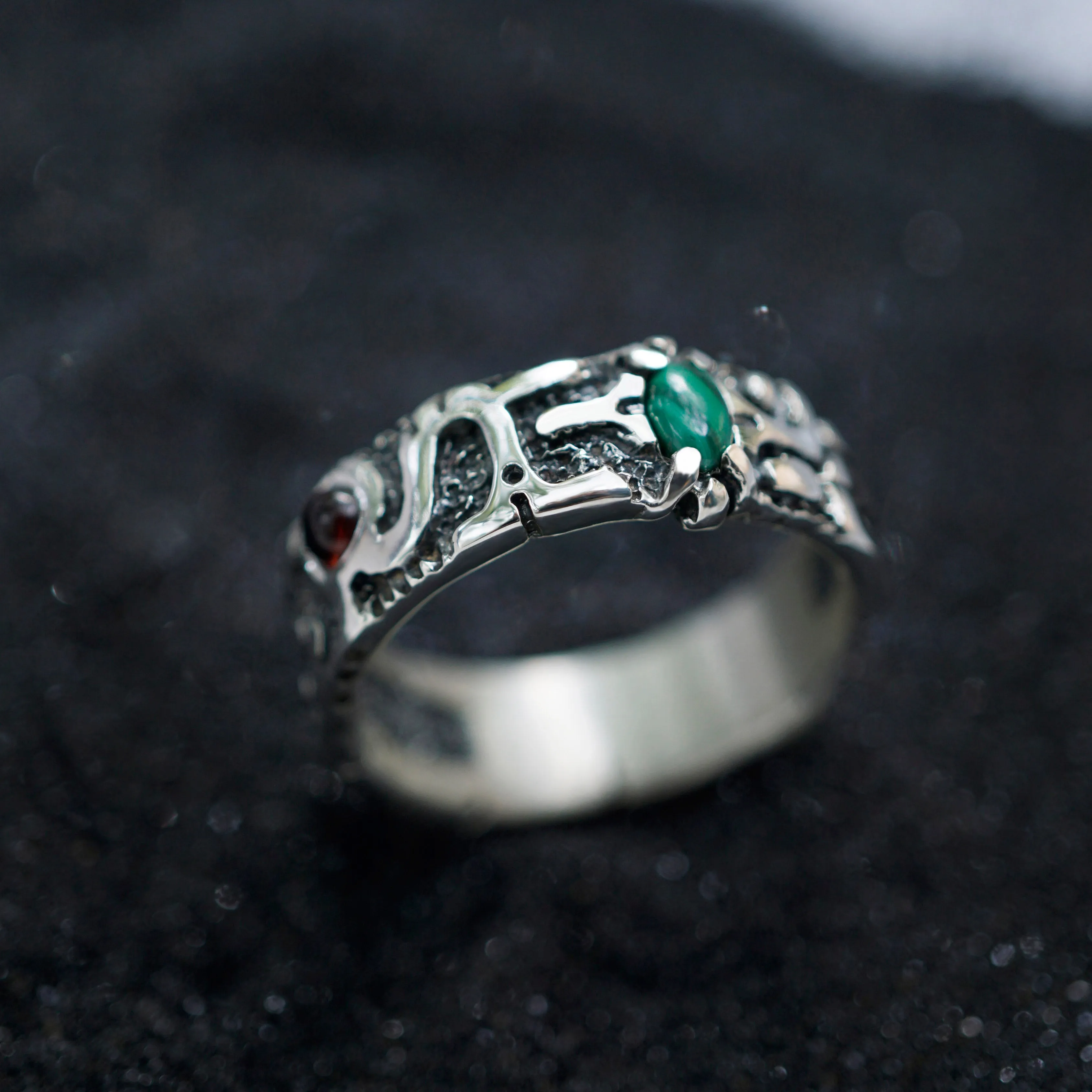 NUNTIUS | Garnet and Malachite ring