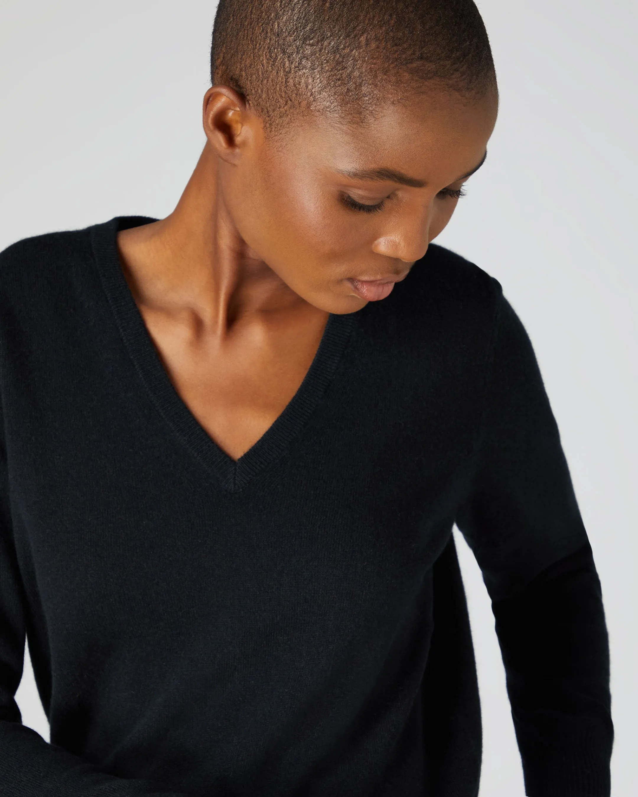 Women's Phoebe V Neck Cashmere Sweater Black